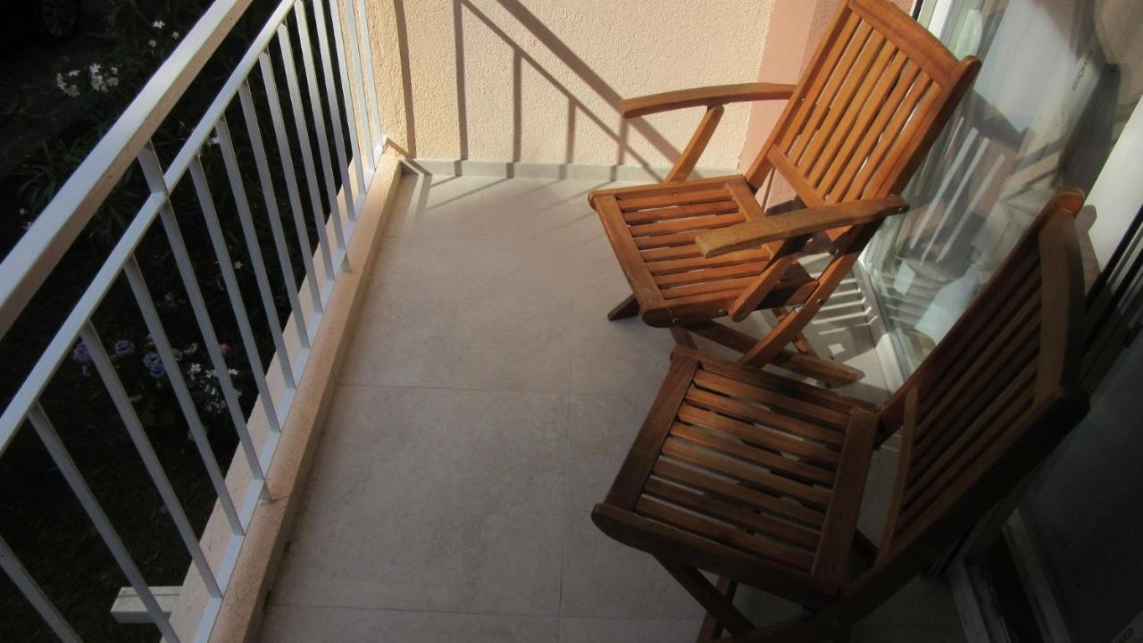Dora Apartment *