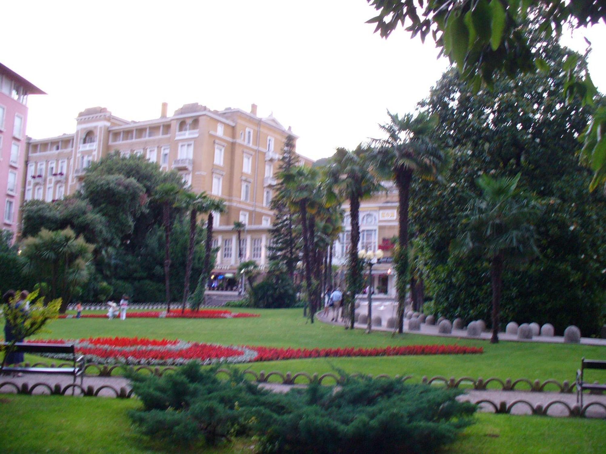 Dora Apartment