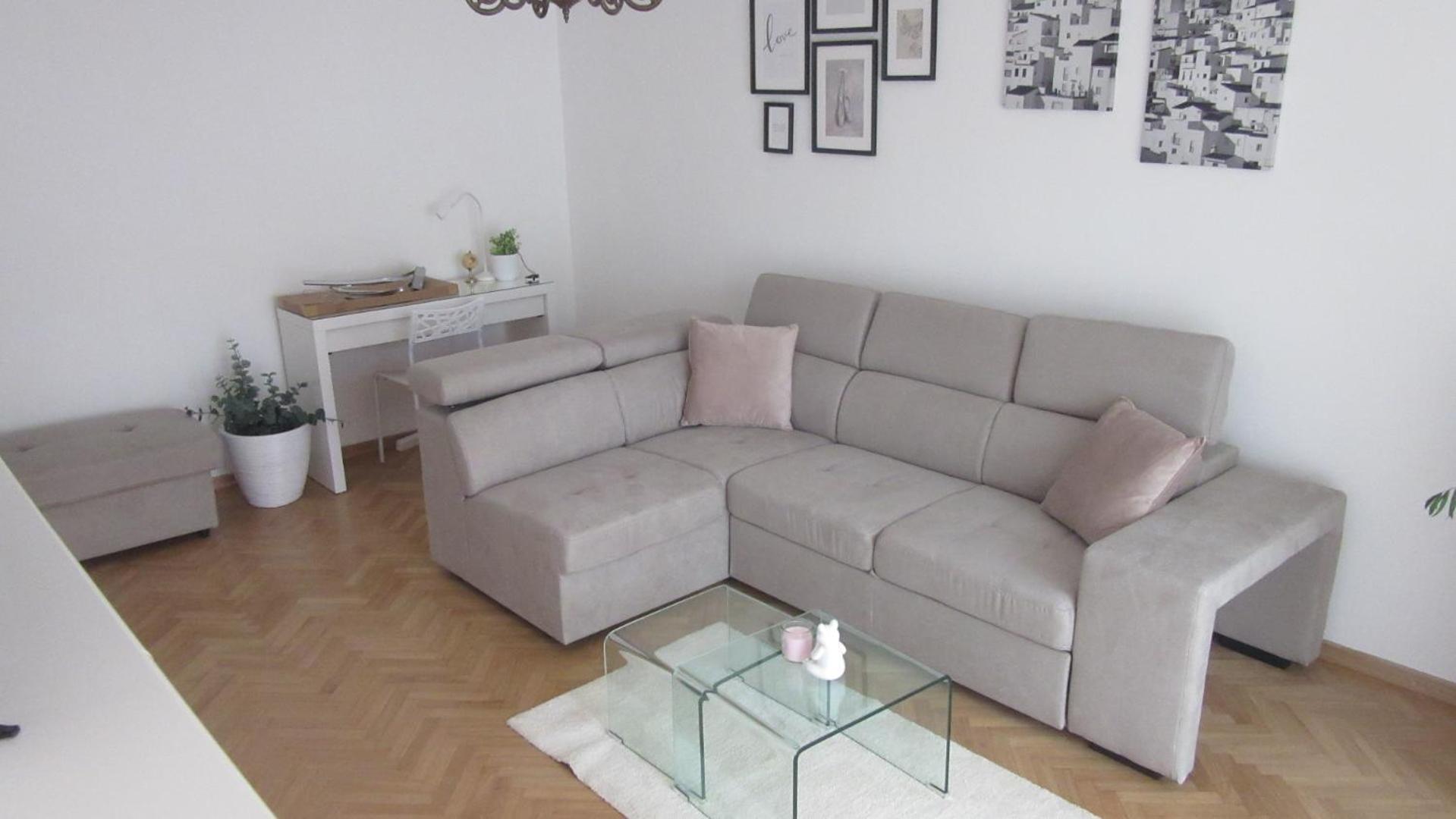 Dora Apartment *
