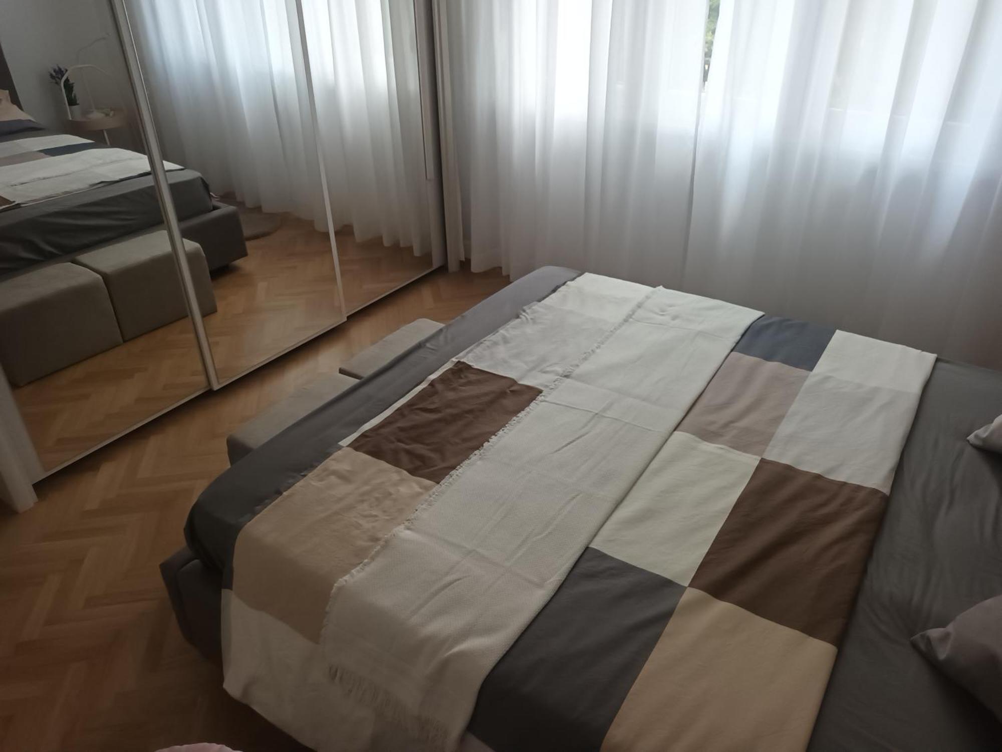 Dora Apartment *
